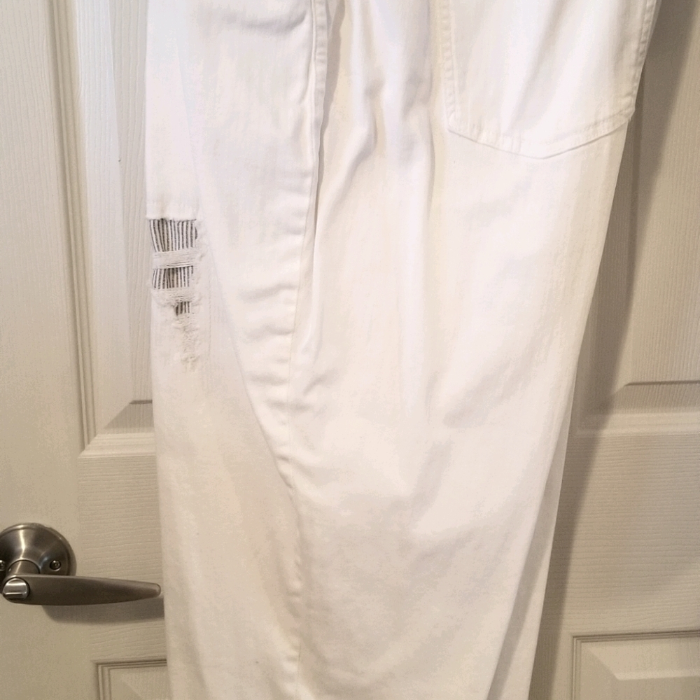 White crop pants